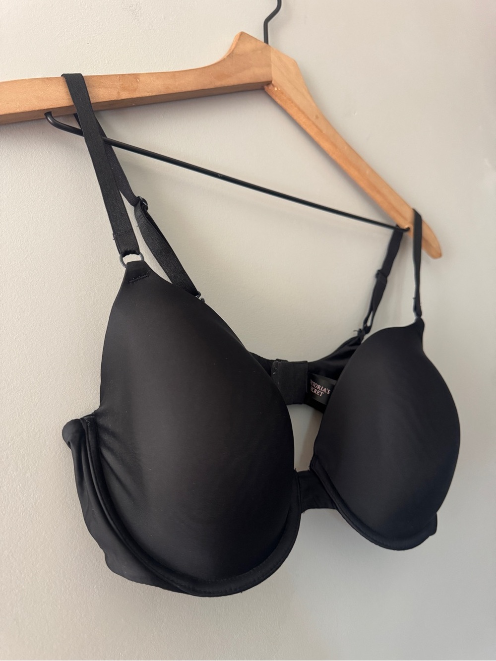 Victoria's Secret | Black T-Shirt Bra | 38C - Picture 2 of 3